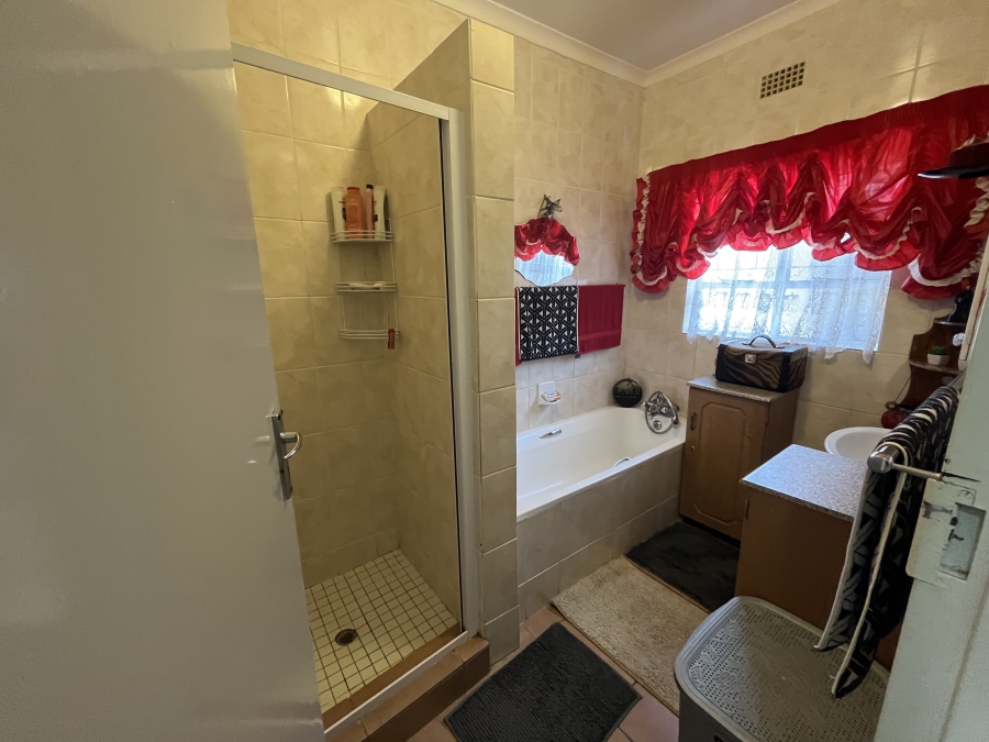 3 Bedroom Property for Sale in Protea Park North West